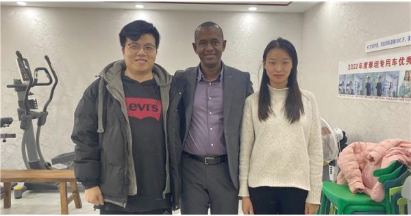 New Customer from Guinea Visits Tongya VEHICLE Discuss Fuel Tanker Trailer