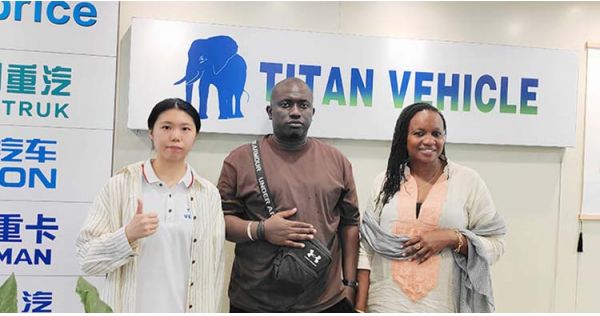 Ghanaian Customers Come to Tongya Vehicle To Buy Fuel Tanker Trailers