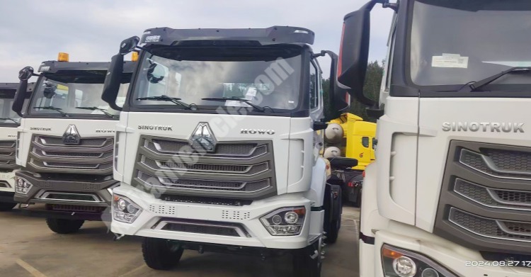 Sinotruk Howo 6x4 Tractor Truck in Sierra Leone
