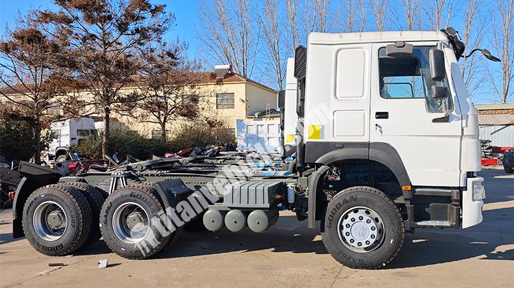 Used Sinotruk Howo Tractor Truck for Sale in Libya