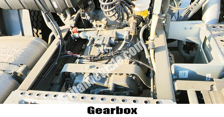 Sinotruk Howo Nx 380 6x4 Tractor Truck for Sale in Jamaica